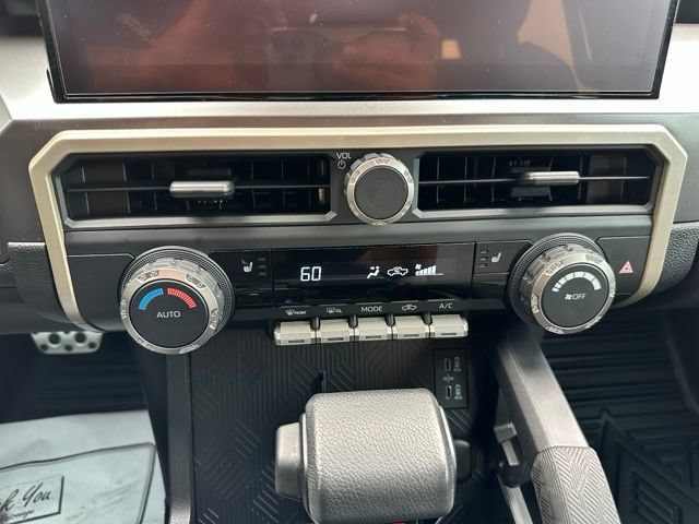Used 2024 Toyota Tacoma TRD Sport AWD/4WD image 67