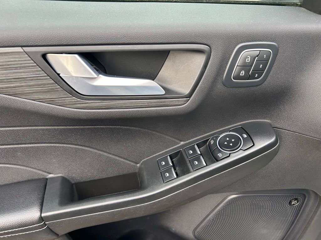 Certified 2023 Ford Escape Platinum w/ Premium Technology Package image 14