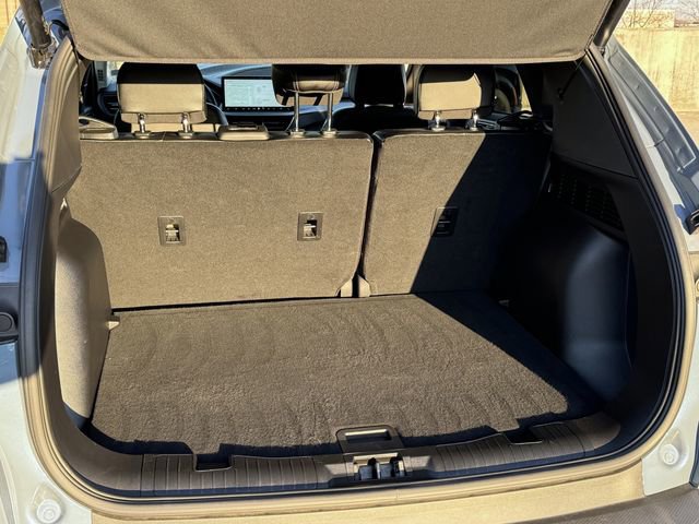 Certified 2025 Ford Escape SE w/ PHEV Premium Package image 18