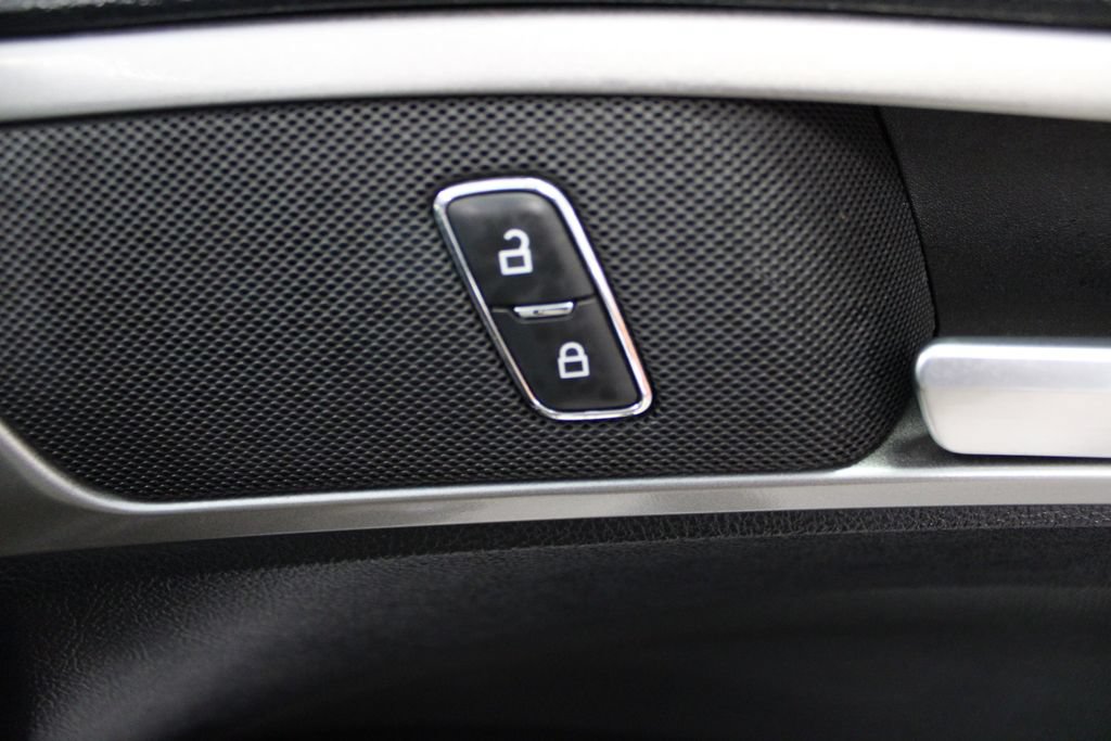 Certified 2020 Ford Fusion SE FWD image 44