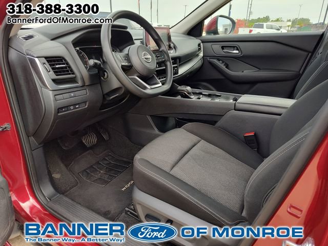 Used 2024 Nissan Rogue SV FWD image 2