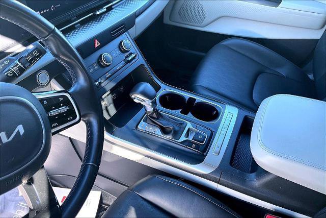 Used 2022 Kia Carnival LX image 17