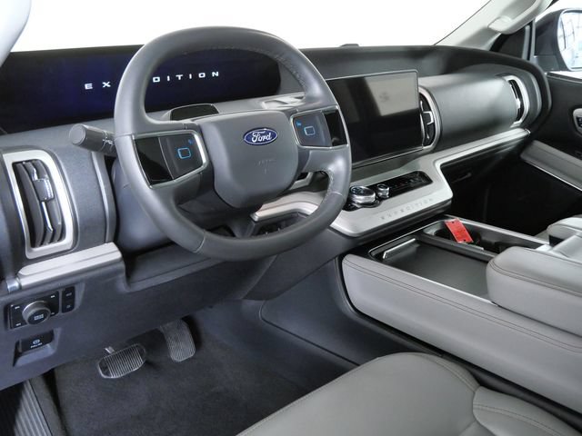 Certified 2025 Ford Expedition Active AWD/4WD image 3