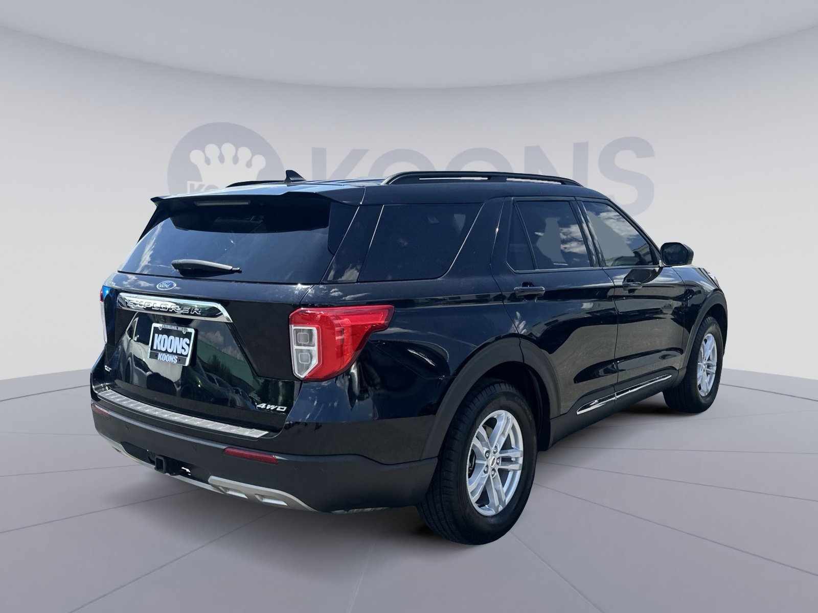 Certified 2022 Ford Explorer XLT w/ Equipment Group 202A AWD/4WD image 16