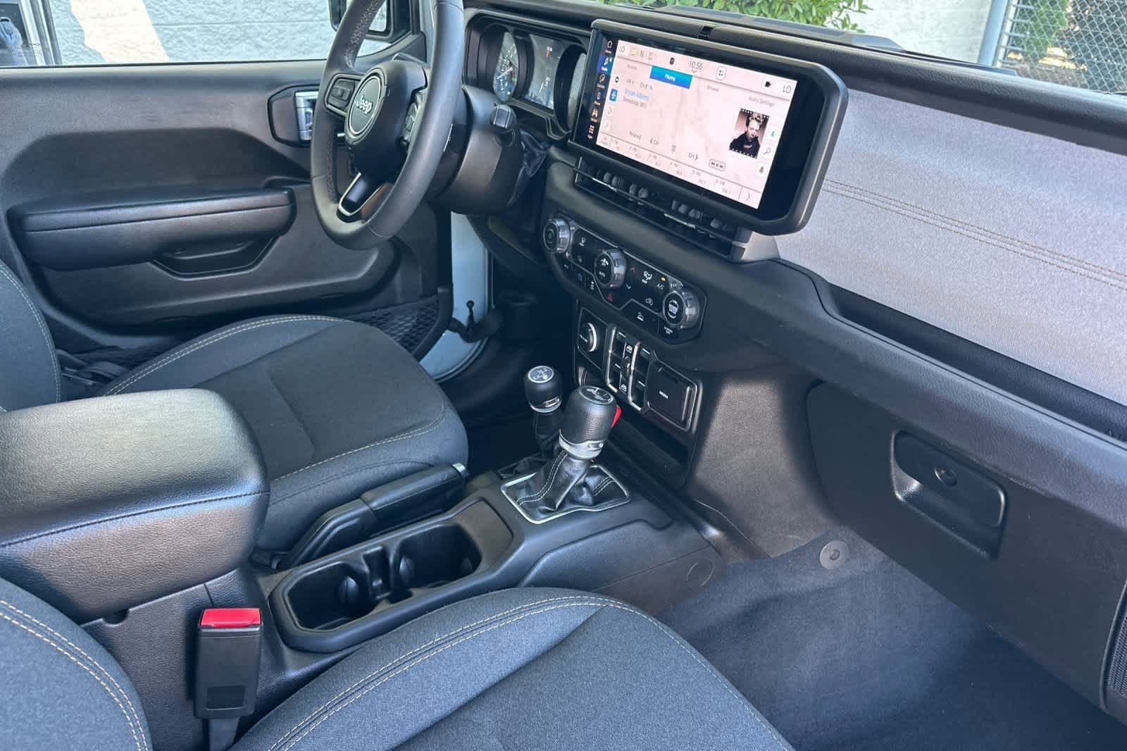 Used 2024 Jeep Wrangler Unlimited AWD/4WD image 16