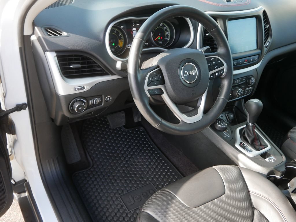Used 2018 Jeep Cherokee Trailhawk AWD/4WD image 11