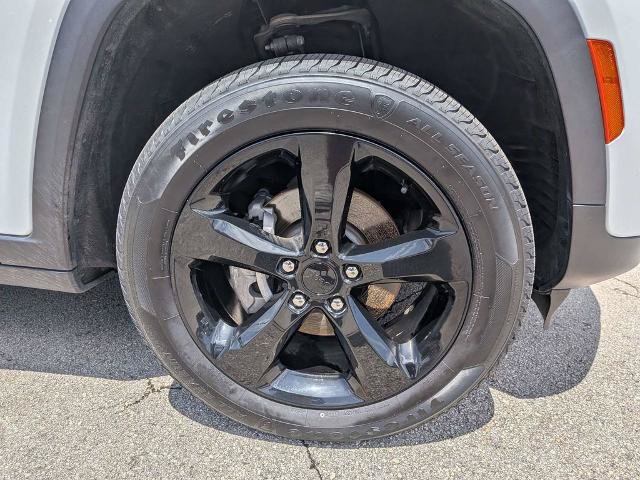 Used 2023 Jeep Grand Cherokee Altitude AWD/4WD image 10