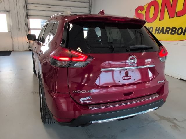 Used 2017 Nissan Rogue SV AWD/4WD image 34