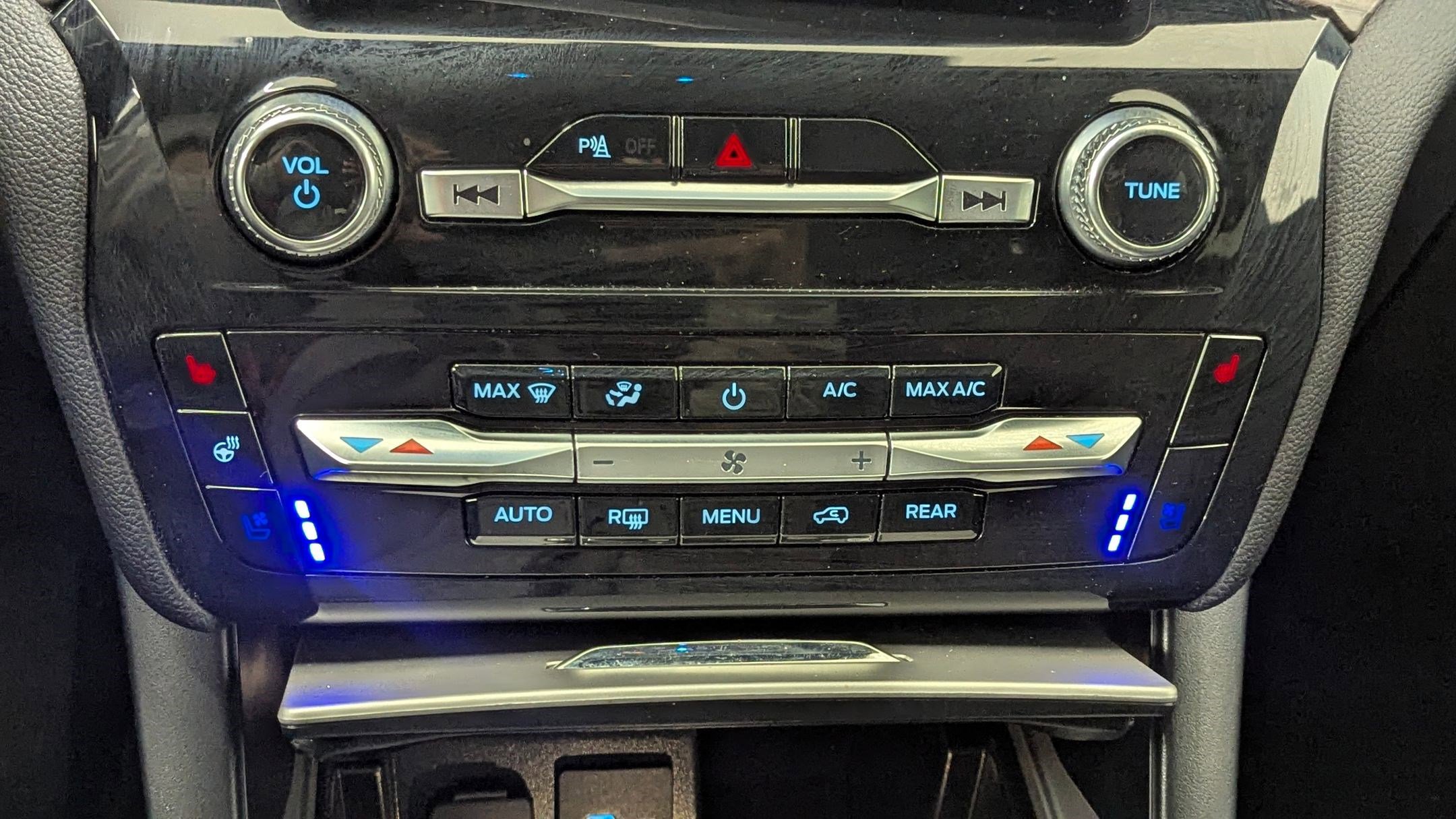 Certified 2024 Ford Explorer Limited image 27