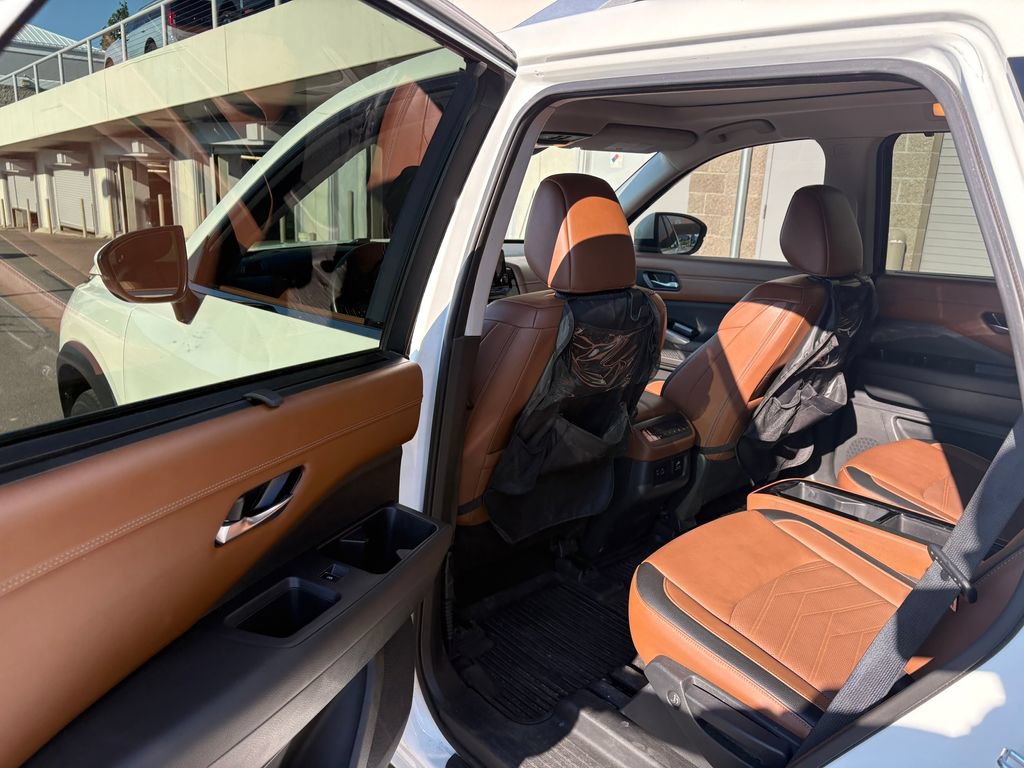 Used 2023 Nissan Pathfinder Platinum AWD/4WD image 27