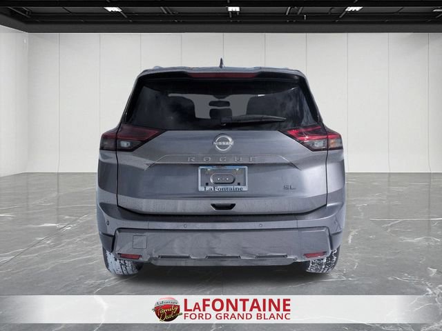 Used 2025 Nissan Rogue SL image 2