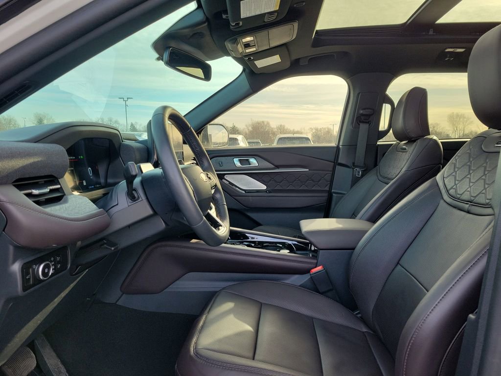 Certified 2025 Ford Explorer Platinum w/ Ultimate Package AWD/4WD image 15