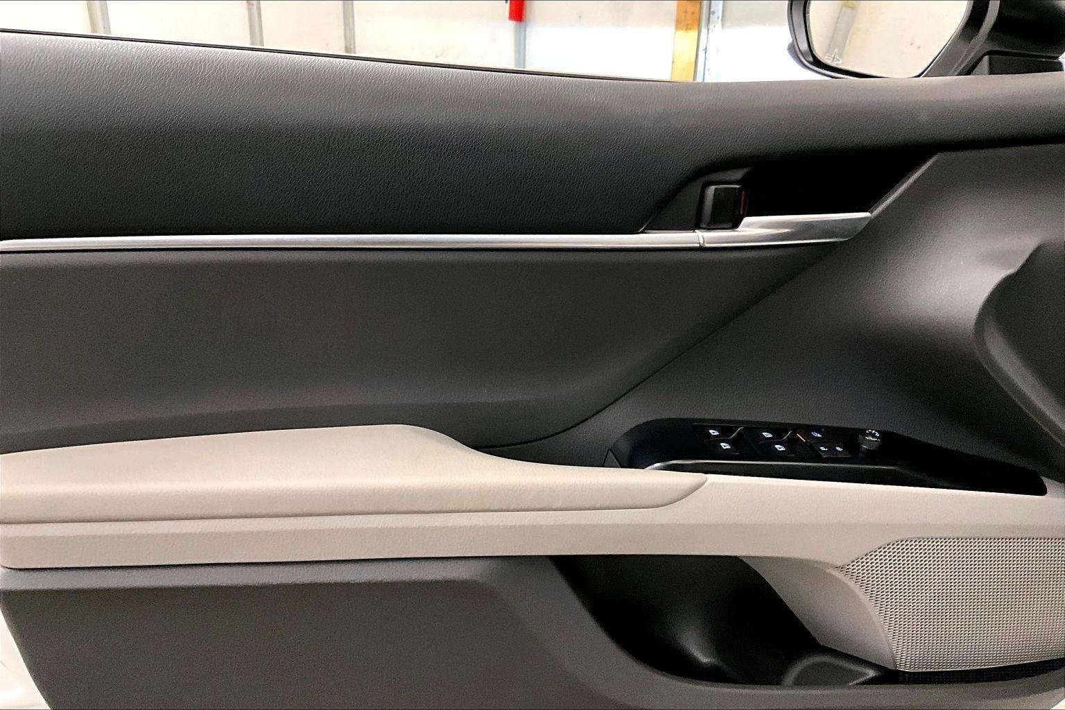 Used 2018 Toyota Camry LE image 22