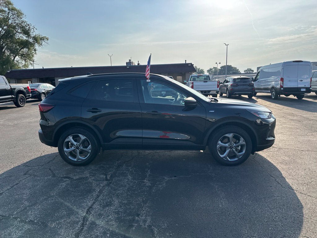 Certified 2025 Ford Escape ST-Line AWD/4WD image 4