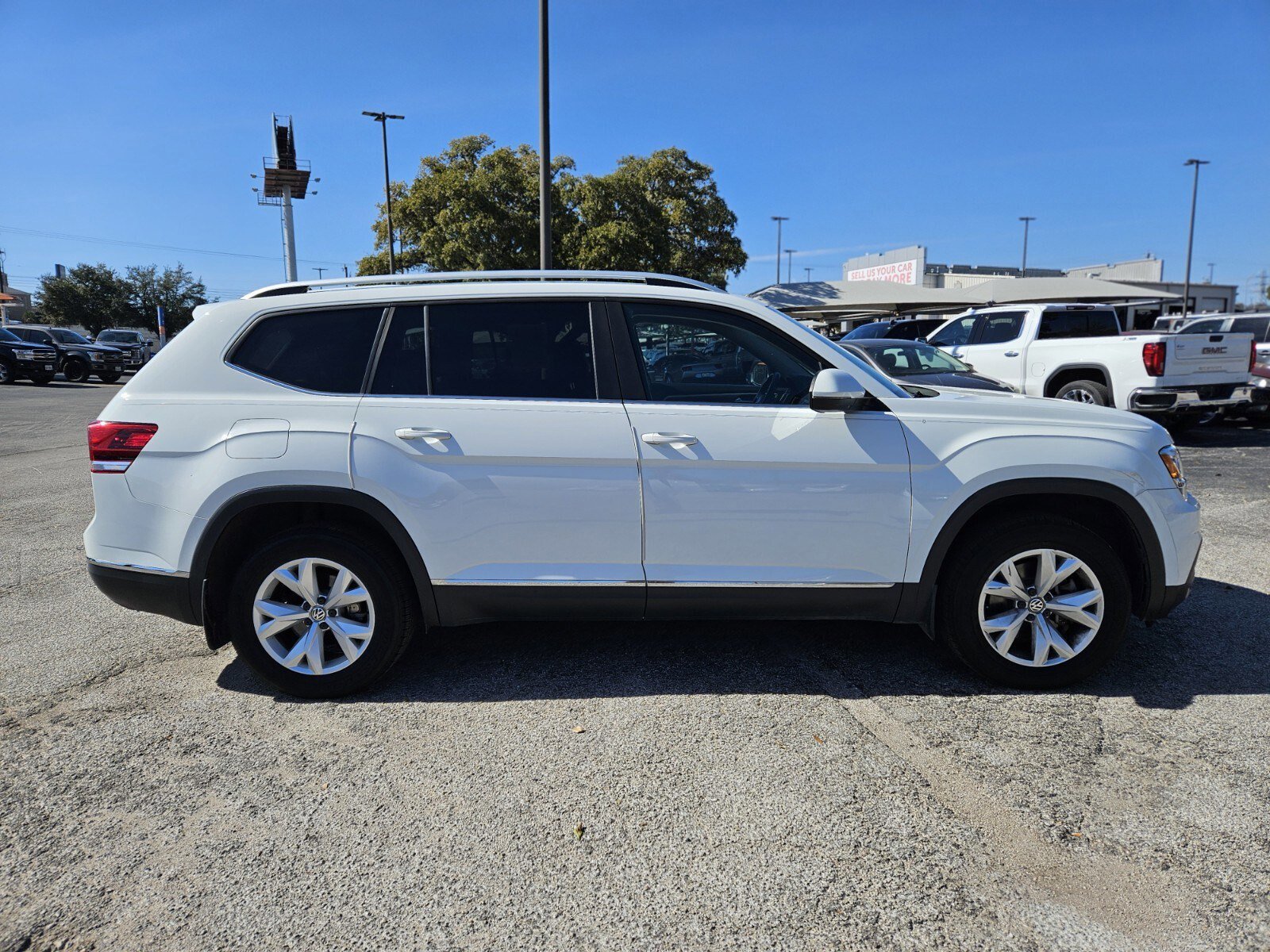Used 2019 Volkswagen Atlas SEL image 2