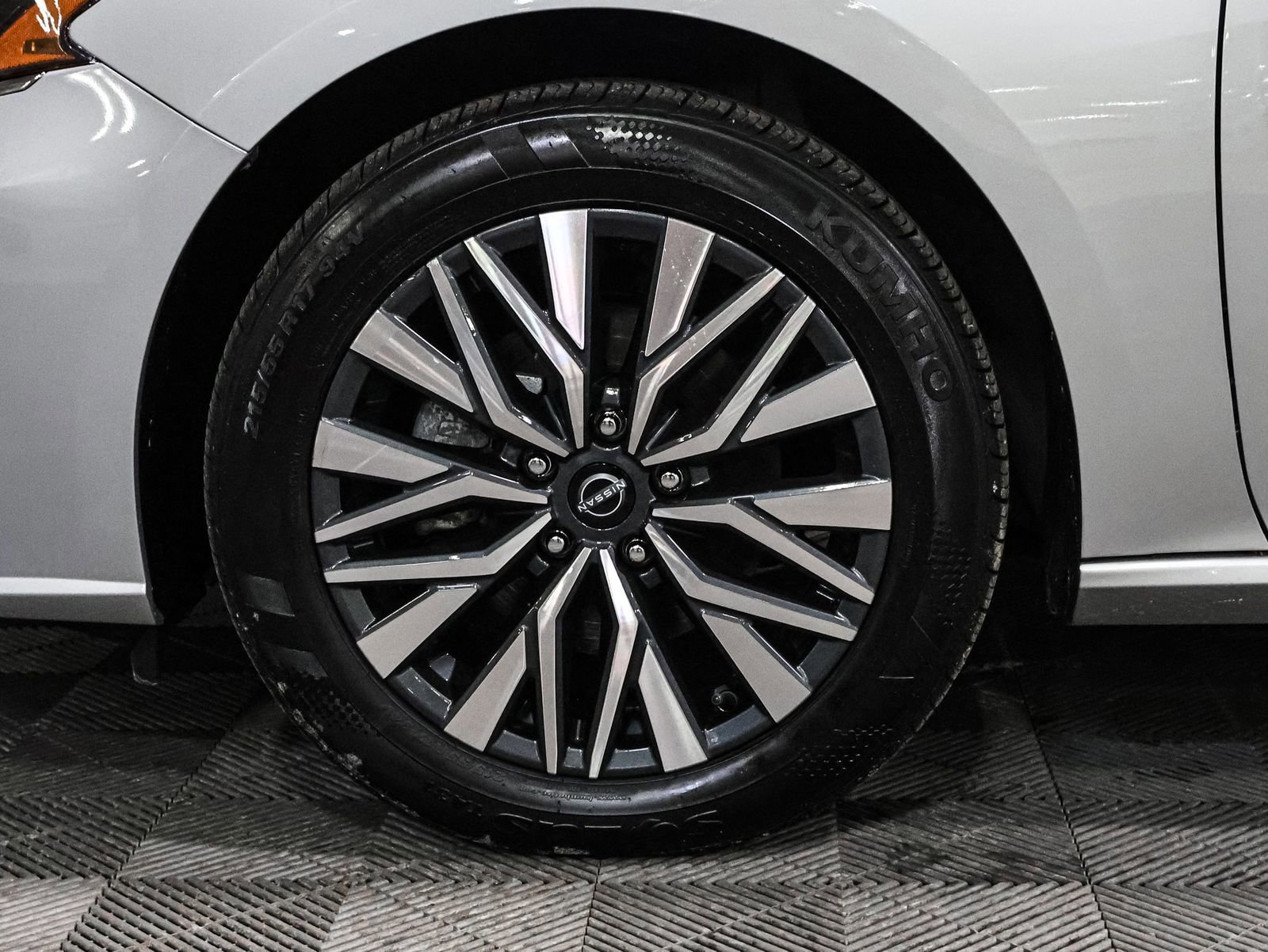 Used 2024 Nissan Altima 2.5 SV image 18