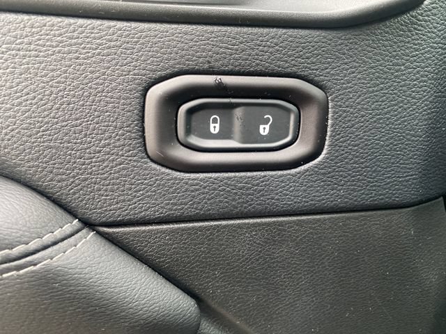 Used 2019 Jeep Wrangler Unlimited Sahara AWD/4WD image 16