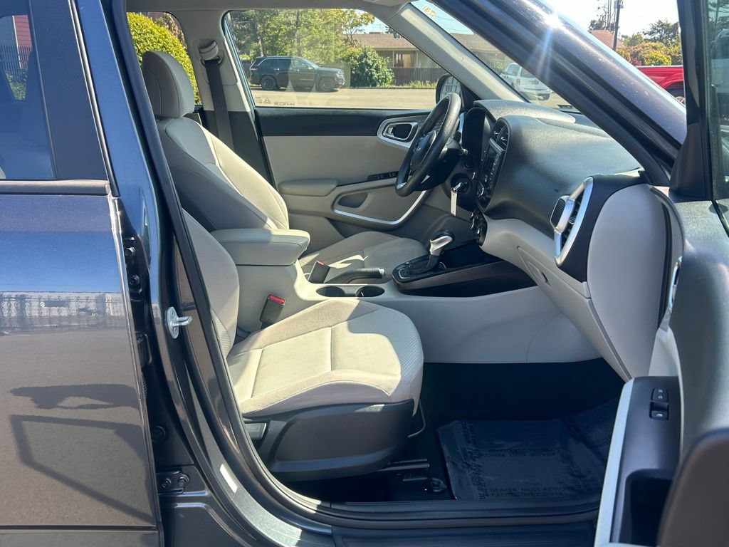 Used 2022 Kia Soul LX FWD image 25