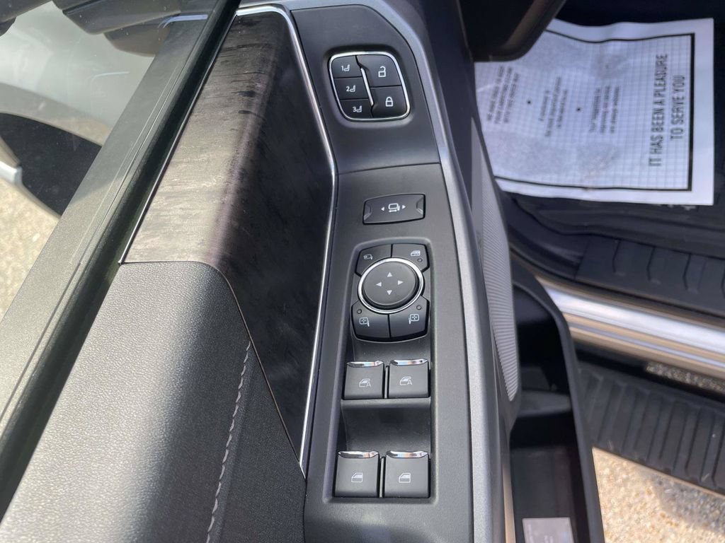 Certified 2024 Ford F250 Lariat w/ Lariat Ultimate Package AWD/4WD image 16