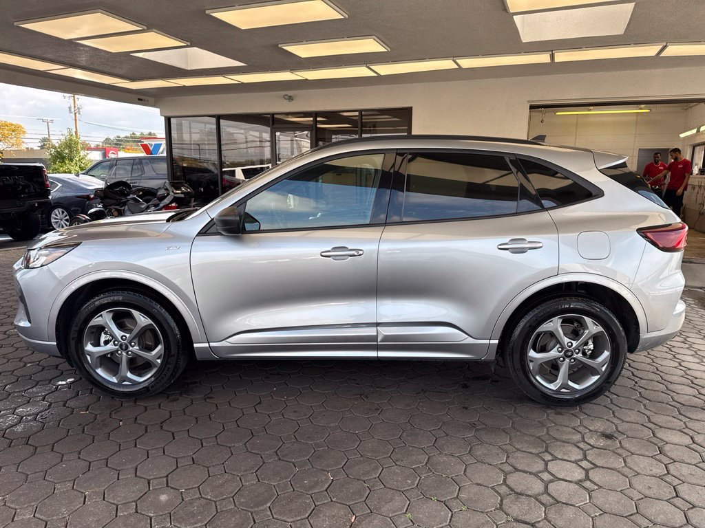 Certified 2023 Ford Escape ST-Line w/ Tech Pack #1 AWD/4WD image 9