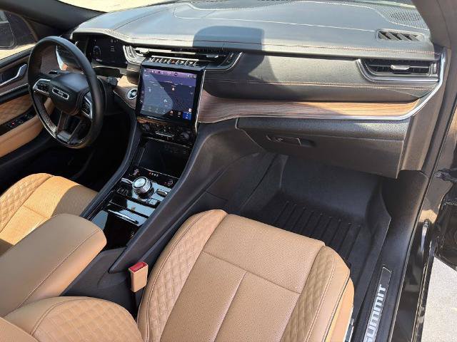 Used 2025 Jeep Grand Cherokee L Summit AWD/4WD image 15