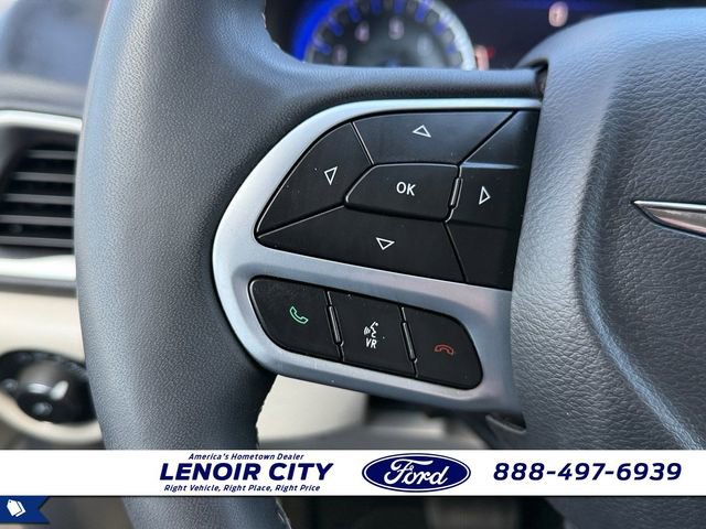 Used 2023 Chrysler Pacifica Touring-L FWD image 20