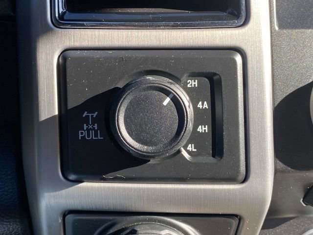 Certified 2018 Ford F150 Platinum w/ Equipment Group 701A Luxury image 32