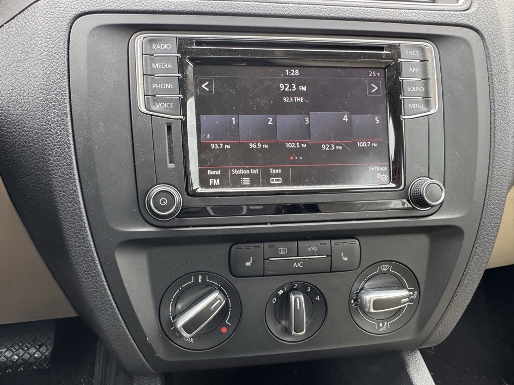 Used 2018 Volkswagen Jetta SE image 16