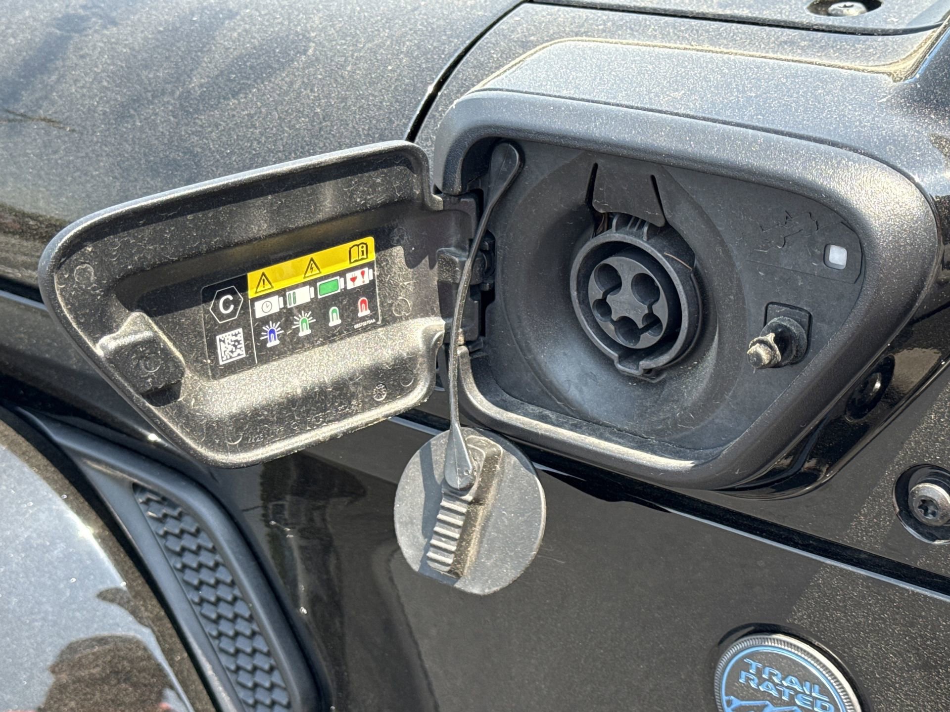 Used 2025 Jeep Wrangler Unlimited Sahara w/ Safety Group image 27