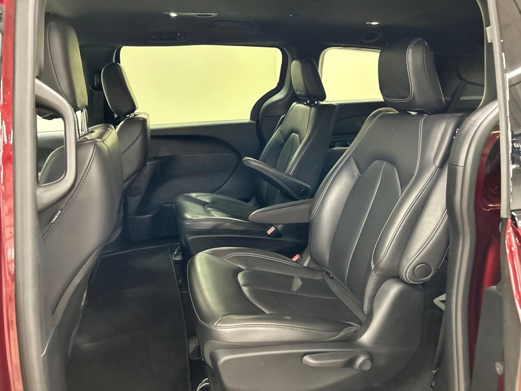 Used 2022 Chrysler Pacifica Touring-L w/ S Appearance Package FWD image 27