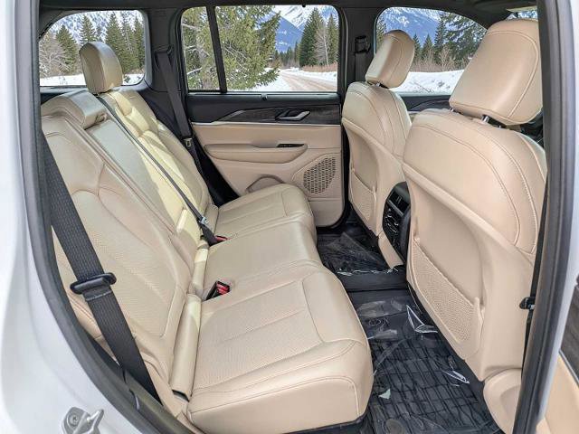 Used 2025 Jeep Grand Cherokee Limited w/ Luxury Tech Group II image 22