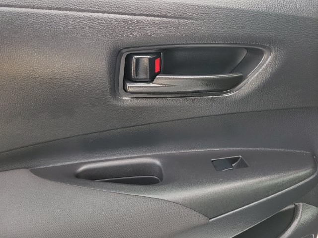 Used 2025 Toyota Corolla LE FWD image 12
