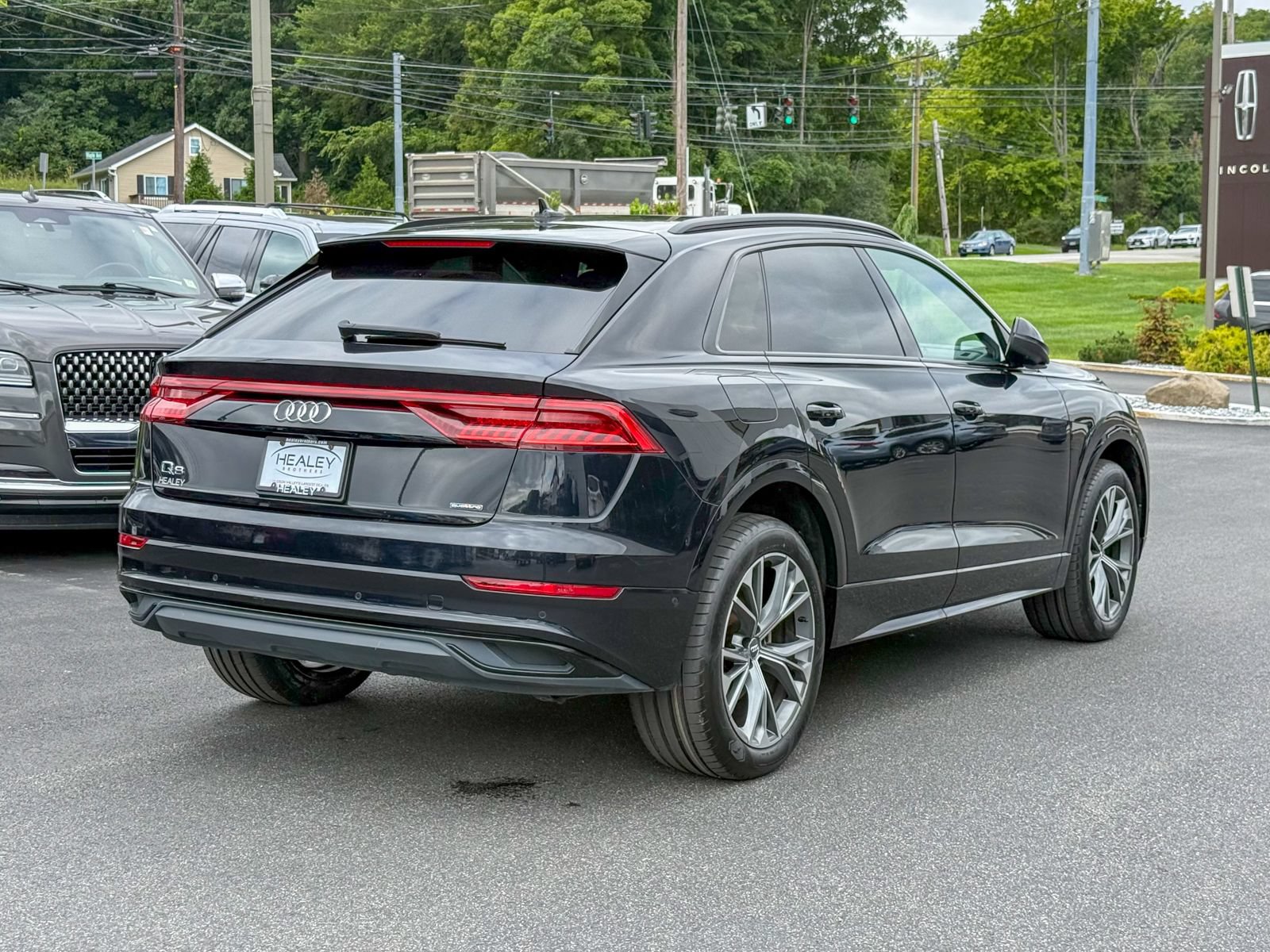 Used 2021 Audi Q8 Premium w/ Black Optic Package AWD/4WD image 6