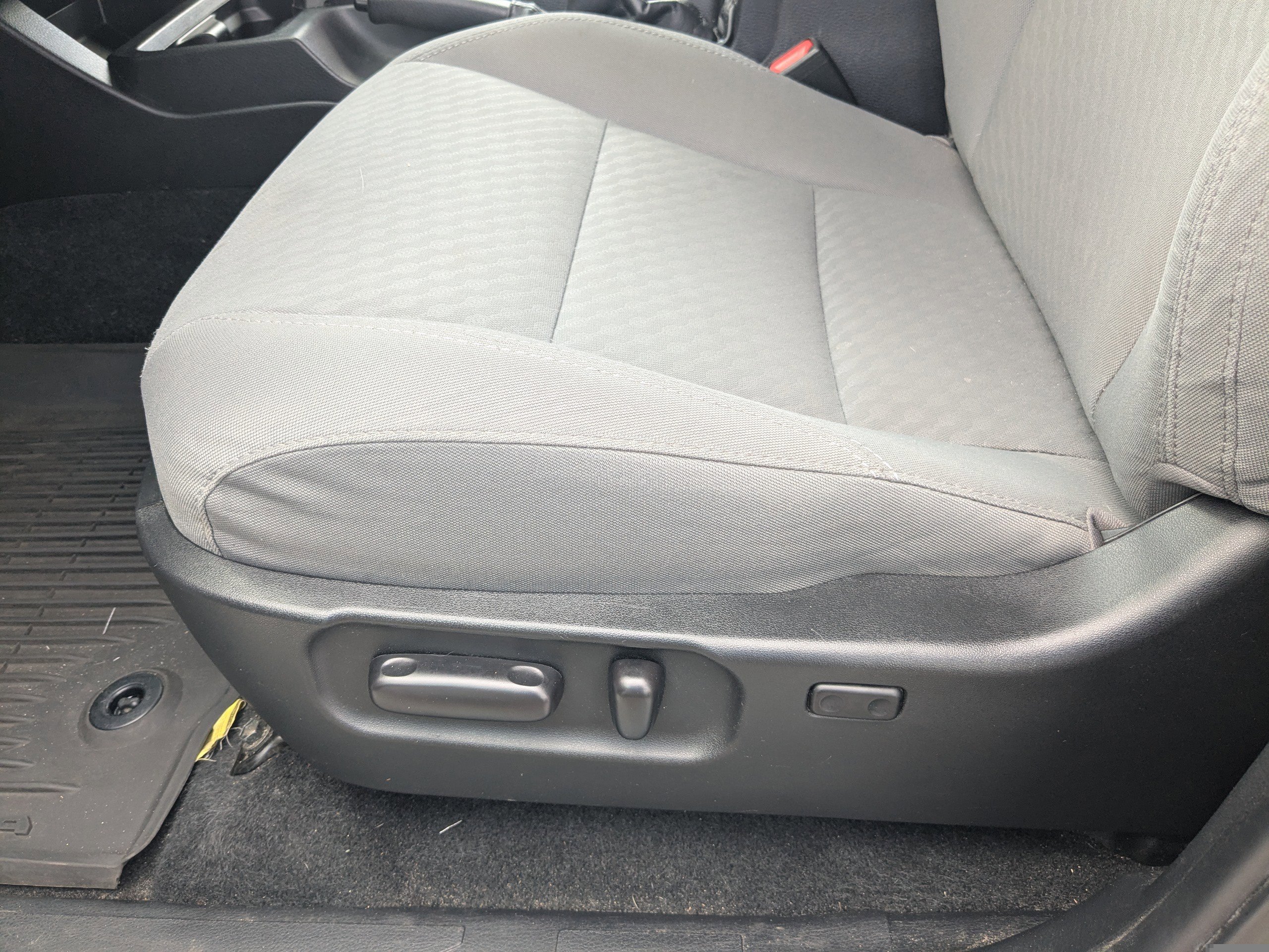 Used 2022 Toyota Tacoma SR5 w/ Technology Package image 18