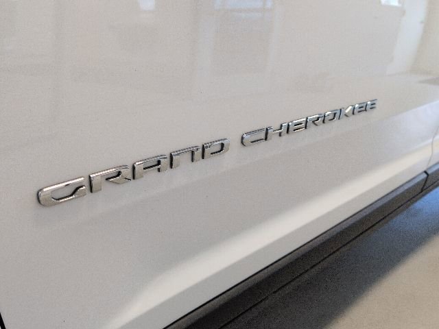 Used 2023 Jeep Grand Cherokee Limited AWD/4WD image 10