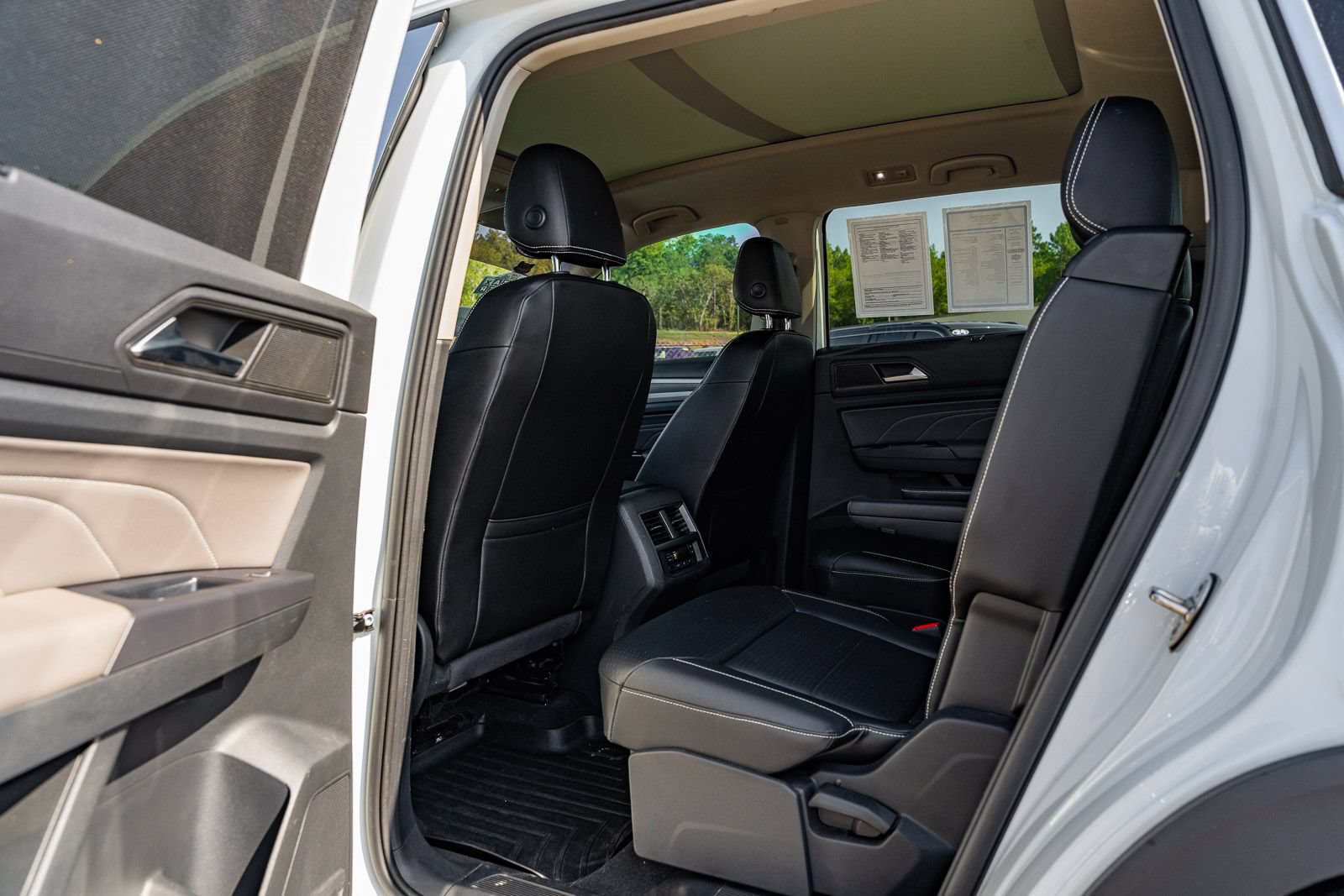 Used 2021 Volkswagen Atlas SE w/ Panoramic Sunroof Package FWD image 17