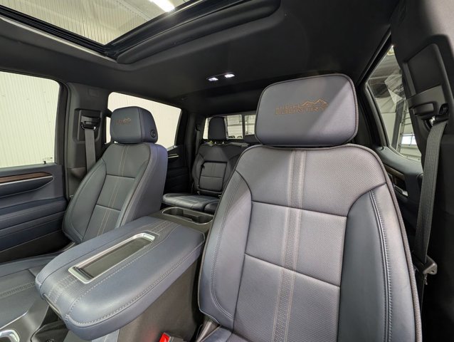 Used 2022 Chevrolet Silverado 1500 High Country w/ High Country Premium Package AWD/4WD image 17