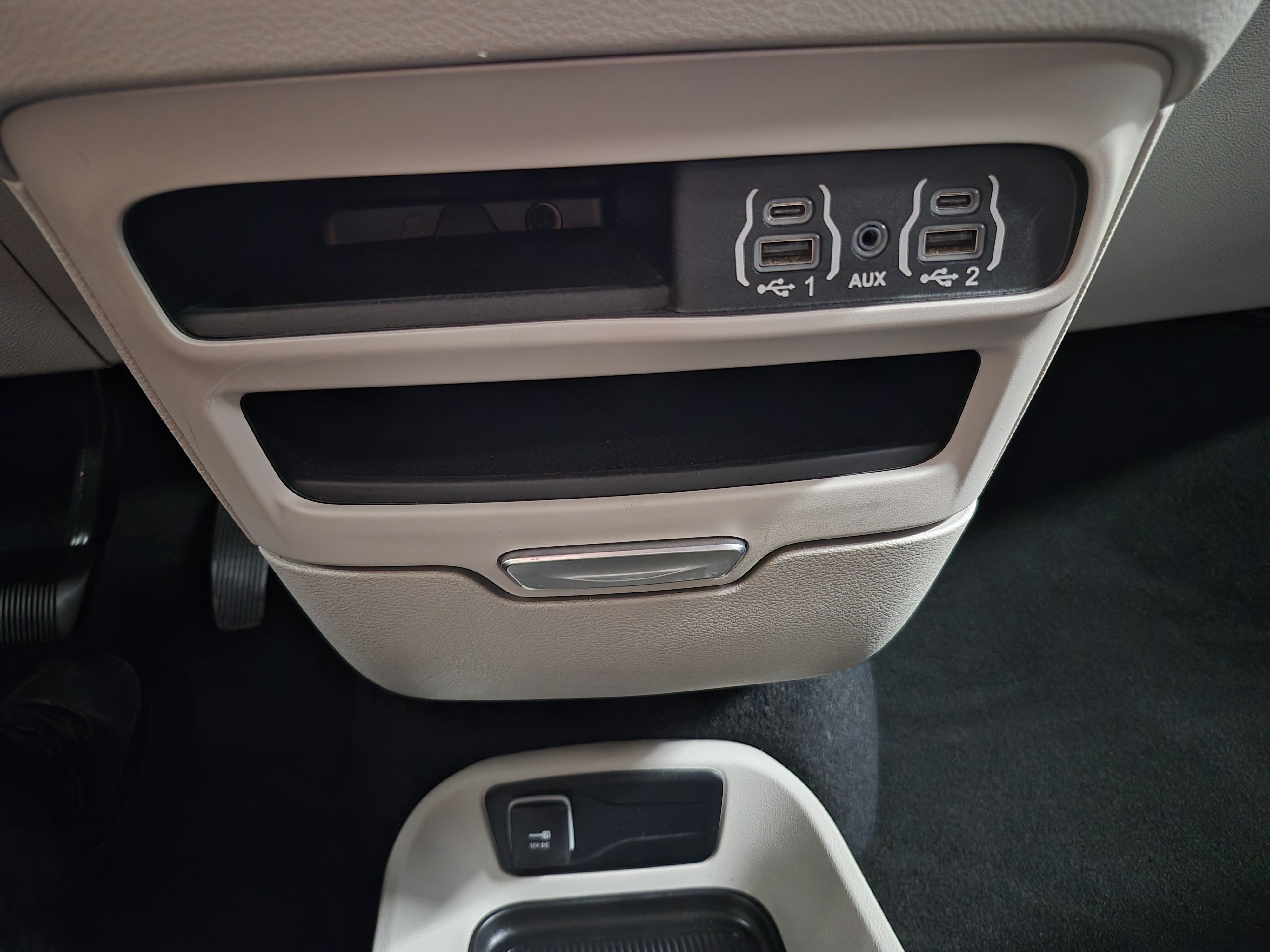 Used 2023 Chrysler Pacifica Touring-L FWD image 29