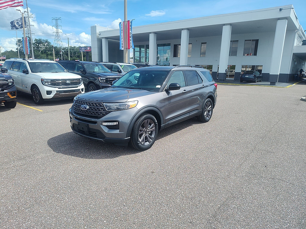Certified 2024 Ford Explorer XLT w/ Equipment Group 202A RWD image 2