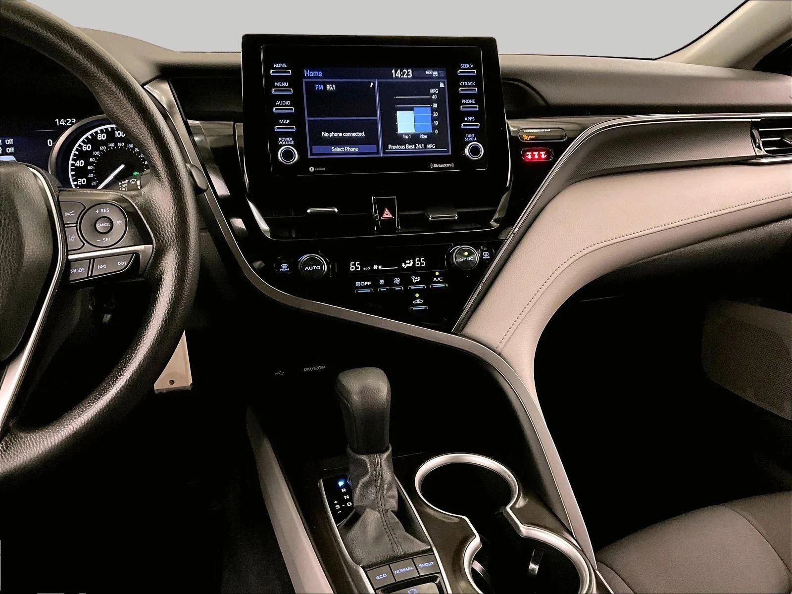 Used 2024 Toyota Camry LE image 6