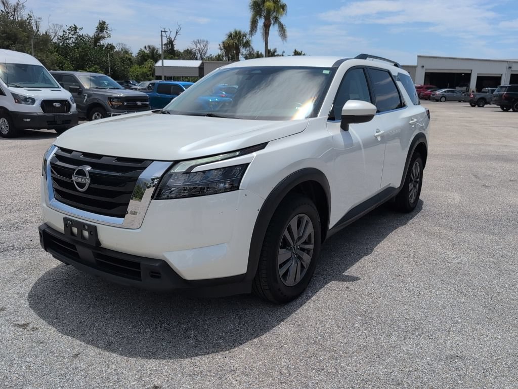 Used 2024 Nissan Pathfinder SV FWD image 6