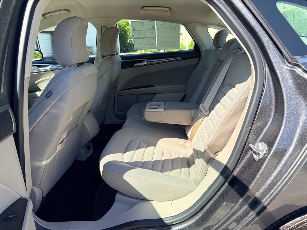 Certified 2017 Ford Fusion SE FWD image 24