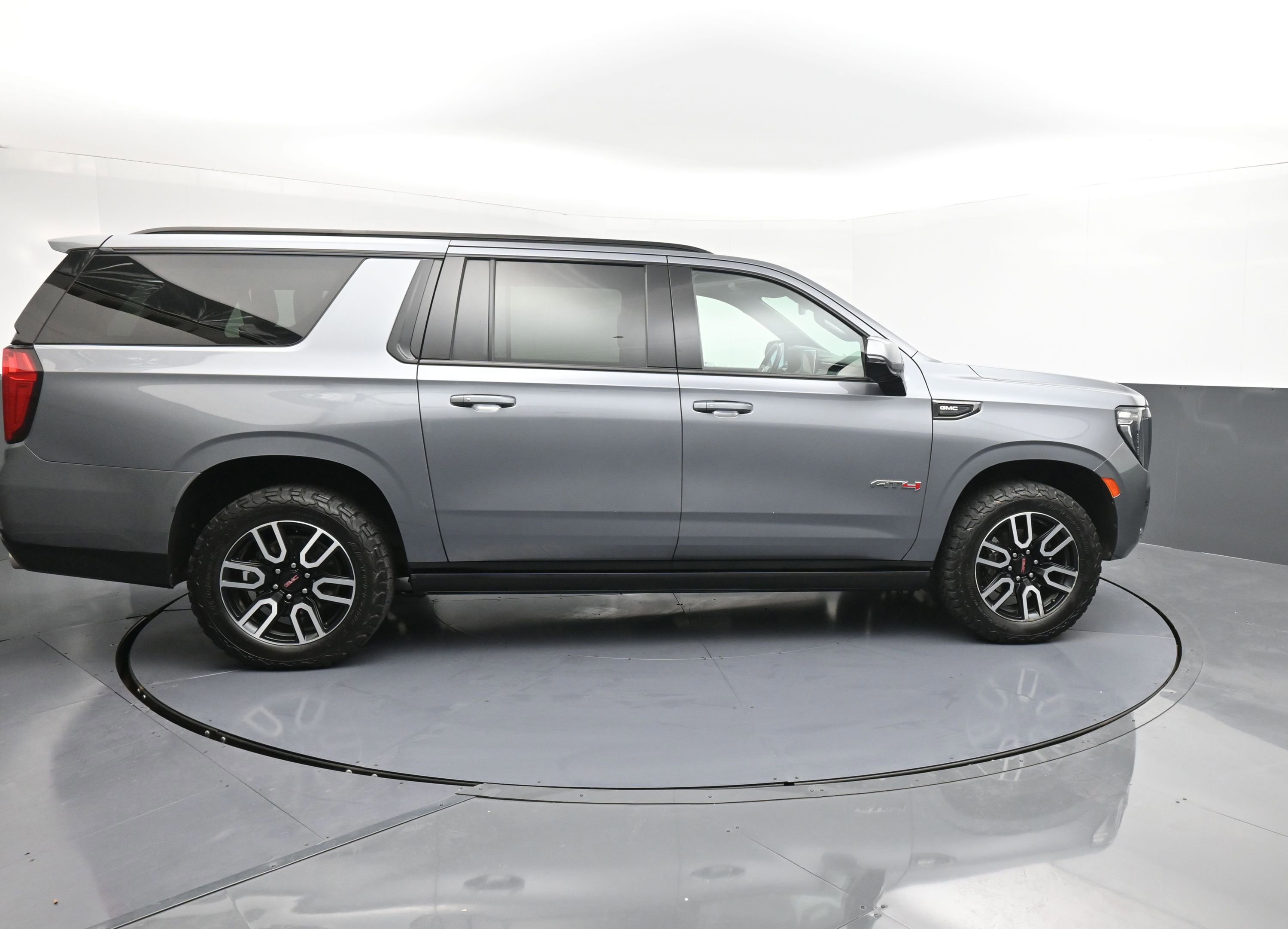 Used 2022 GMC Yukon XL AT4 image 17