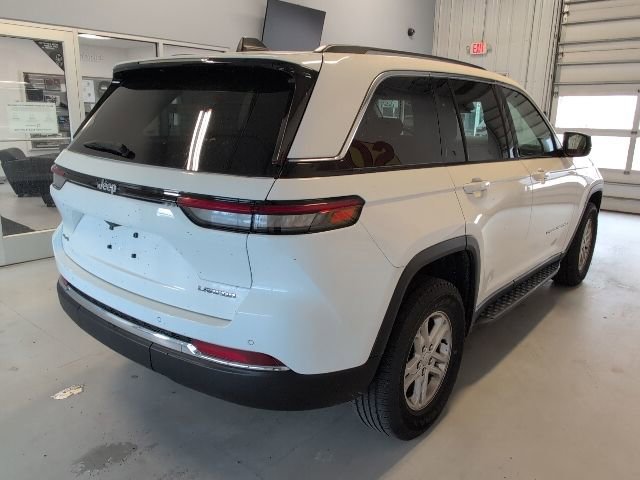 Used 2023 Jeep Grand Cherokee Laredo AWD/4WD image 5