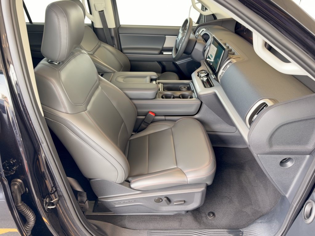 Certified 2025 Ford Expedition Active AWD/4WD image 30