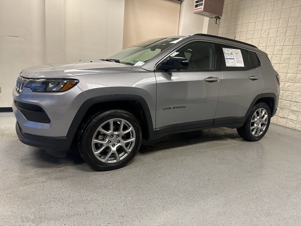 Used 2022 Jeep Compass Latitude image 15