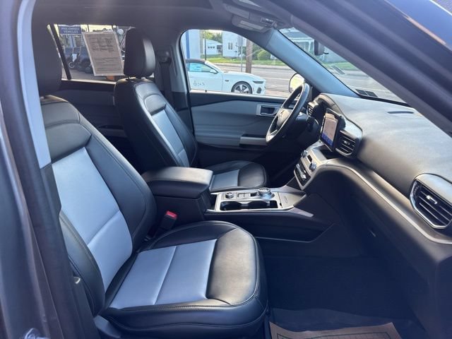 Certified 2024 Ford Explorer XLT w/ Equipment Group 202A AWD/4WD image 33