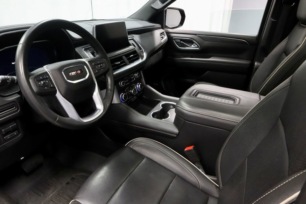 Used 2024 GMC Yukon SLT w/ SLT Luxury Package AWD/4WD image 28