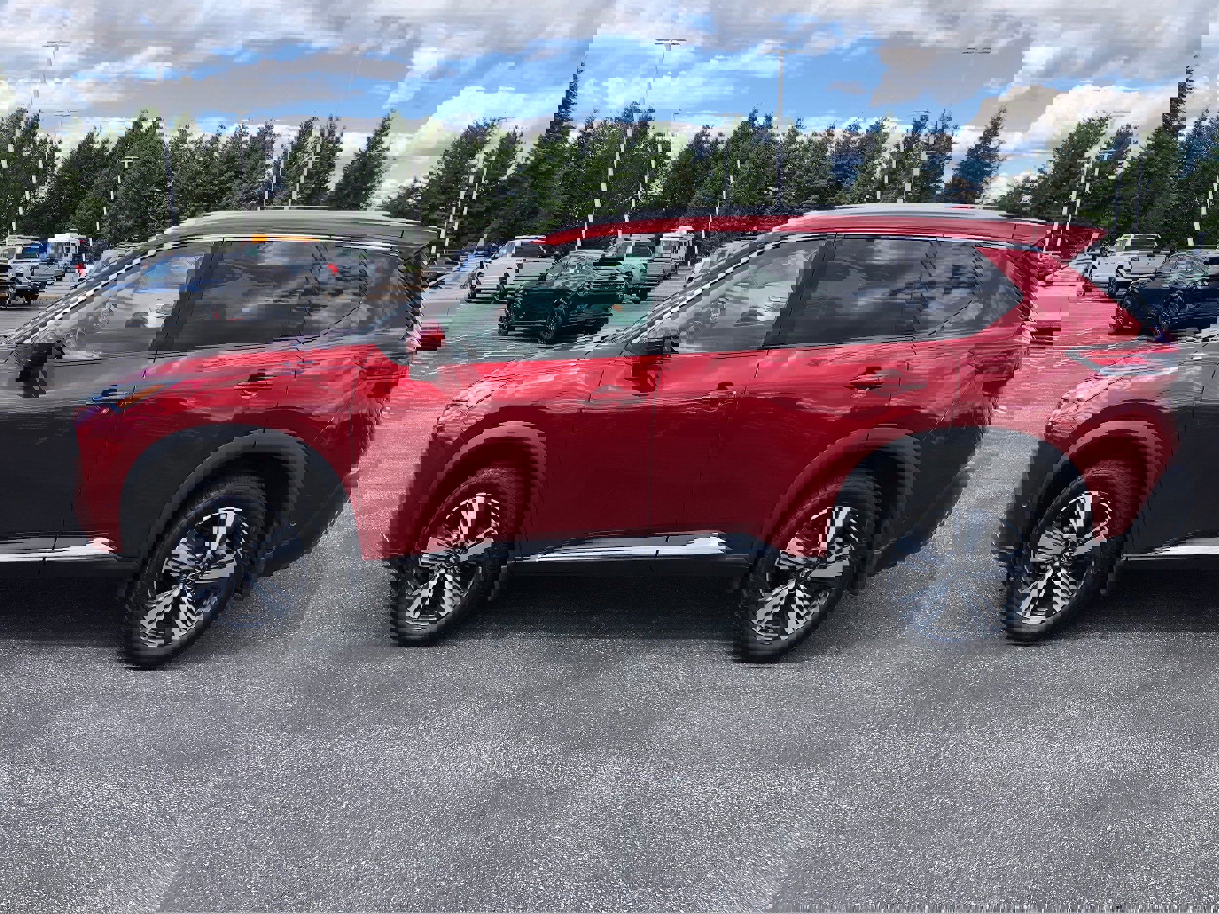 Used 2022 Nissan Rogue SL w/ SL Premium Package image 2