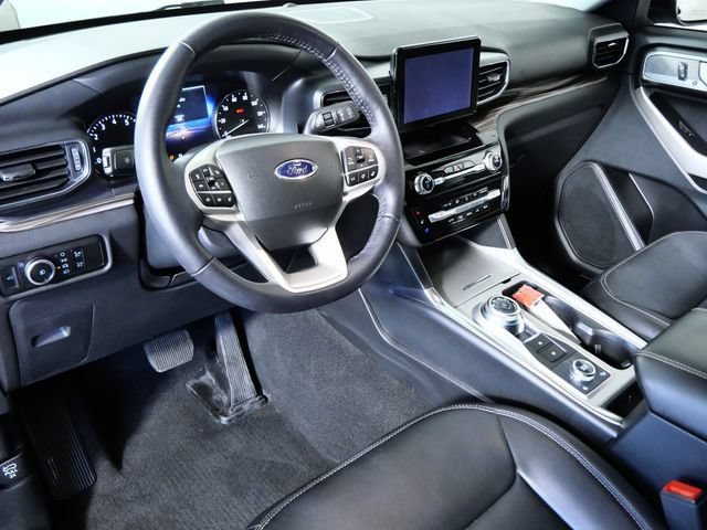 Certified 2023 Ford Explorer Limited w/ Equipment Group 301A AWD/4WD image 3